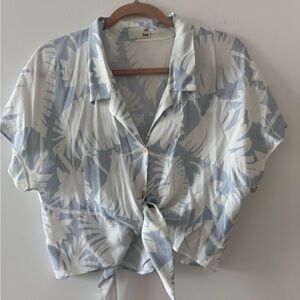 Aritzia Front Tie Hawaiian Cropped Shirt
